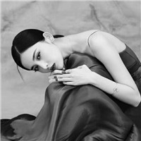 一个人和月亮黑白头像1