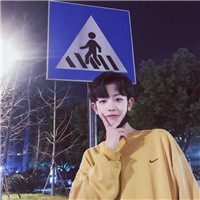 白色欧美短发女生头像背影7