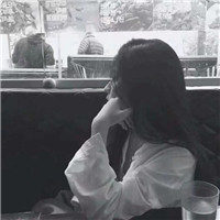 黑色带白花的女头像8