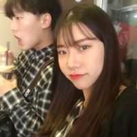 短发女生QQ头像5