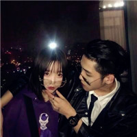 女生黑白头像背影英文4