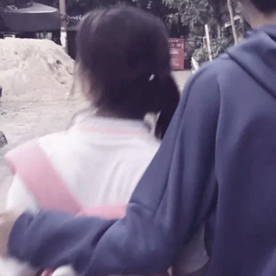 头像小孩可爱萌真人背影图片8