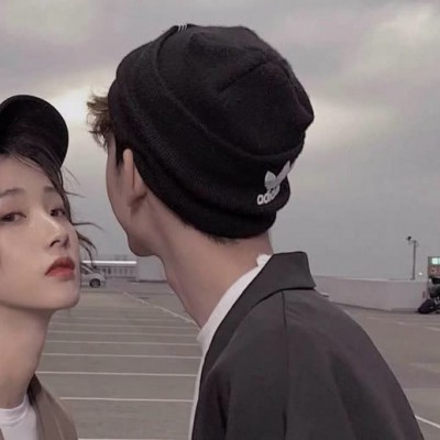比喻不够的黑色头像的句子3