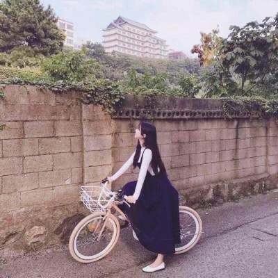 含有微信的灰色头像女4