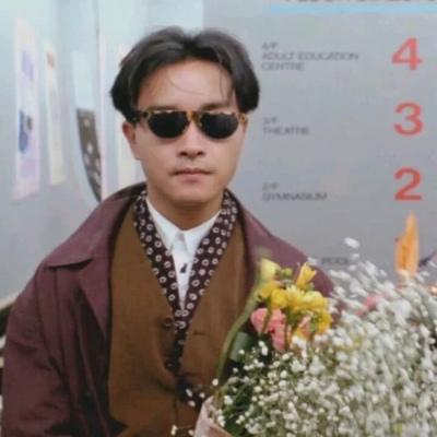 黑白短发男生头像卡通8