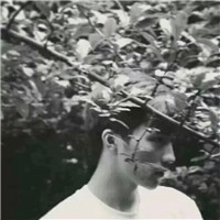 穿黑色连衣裙拍照姿势7