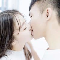 黑白头像动漫红眸5