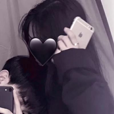抖音很火的情侣头像一只猫在肩头1