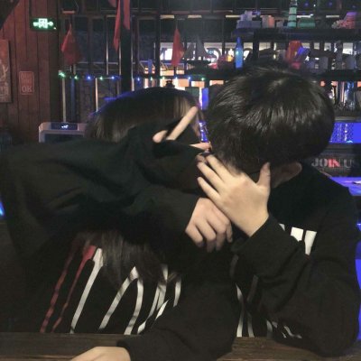 动漫黑白头像露长腿12