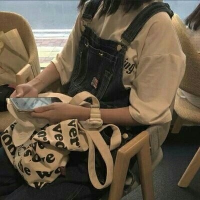 女生黑白头像背影英文9