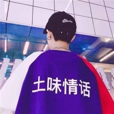 单马尾女生头像简笔画6