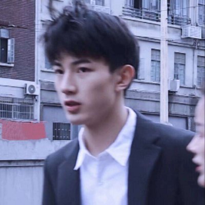 露肩美女的头像13