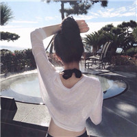 戴眼镜的黑白头像女生3